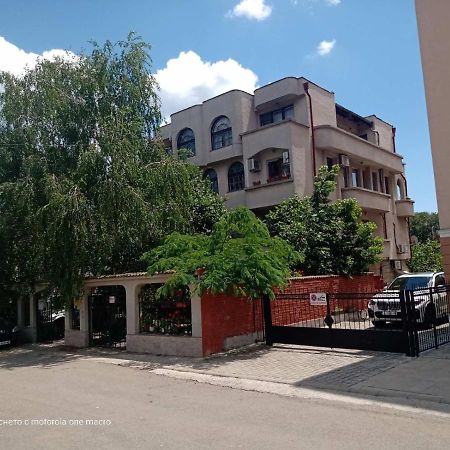 Dvete Brezi Hotel Бургас Екстериор снимка