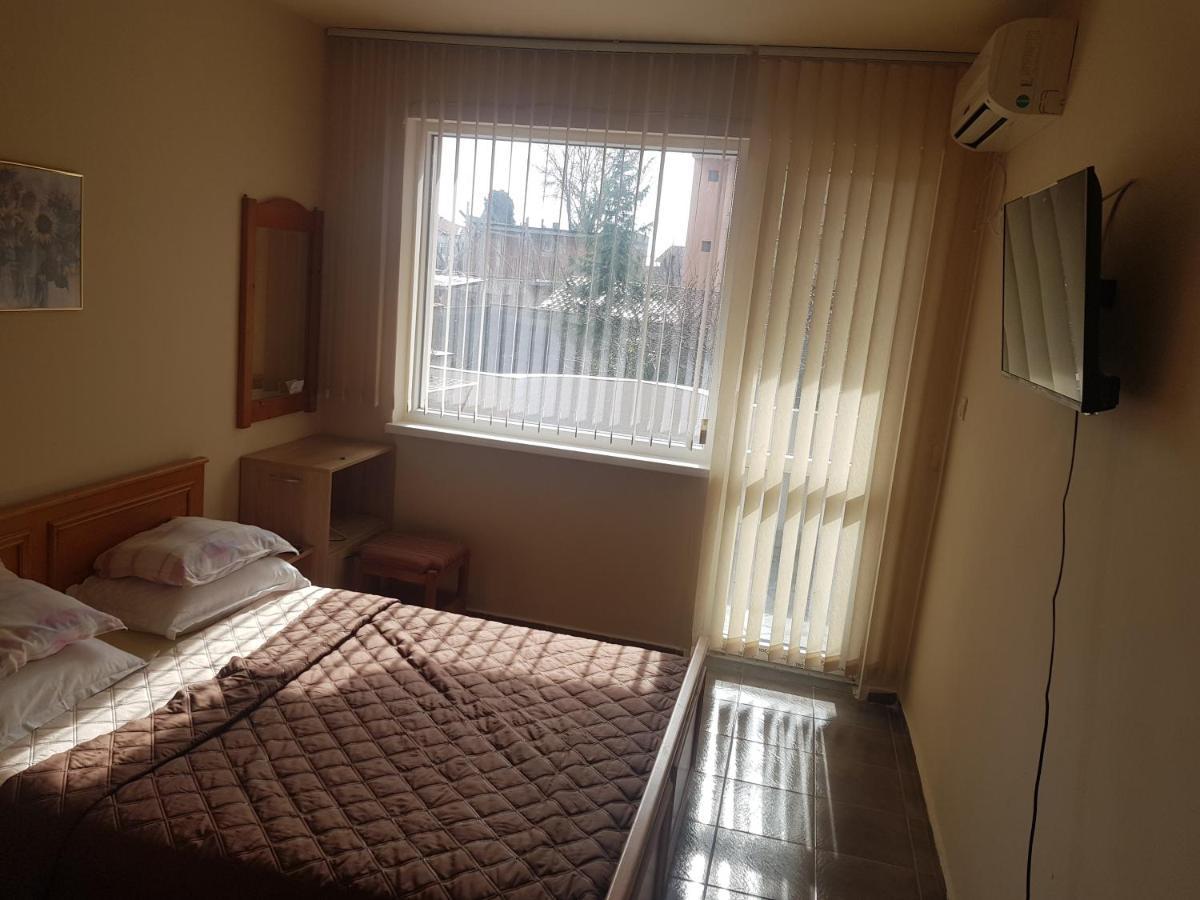 Dvete Brezi Hotel Бургас Екстериор снимка