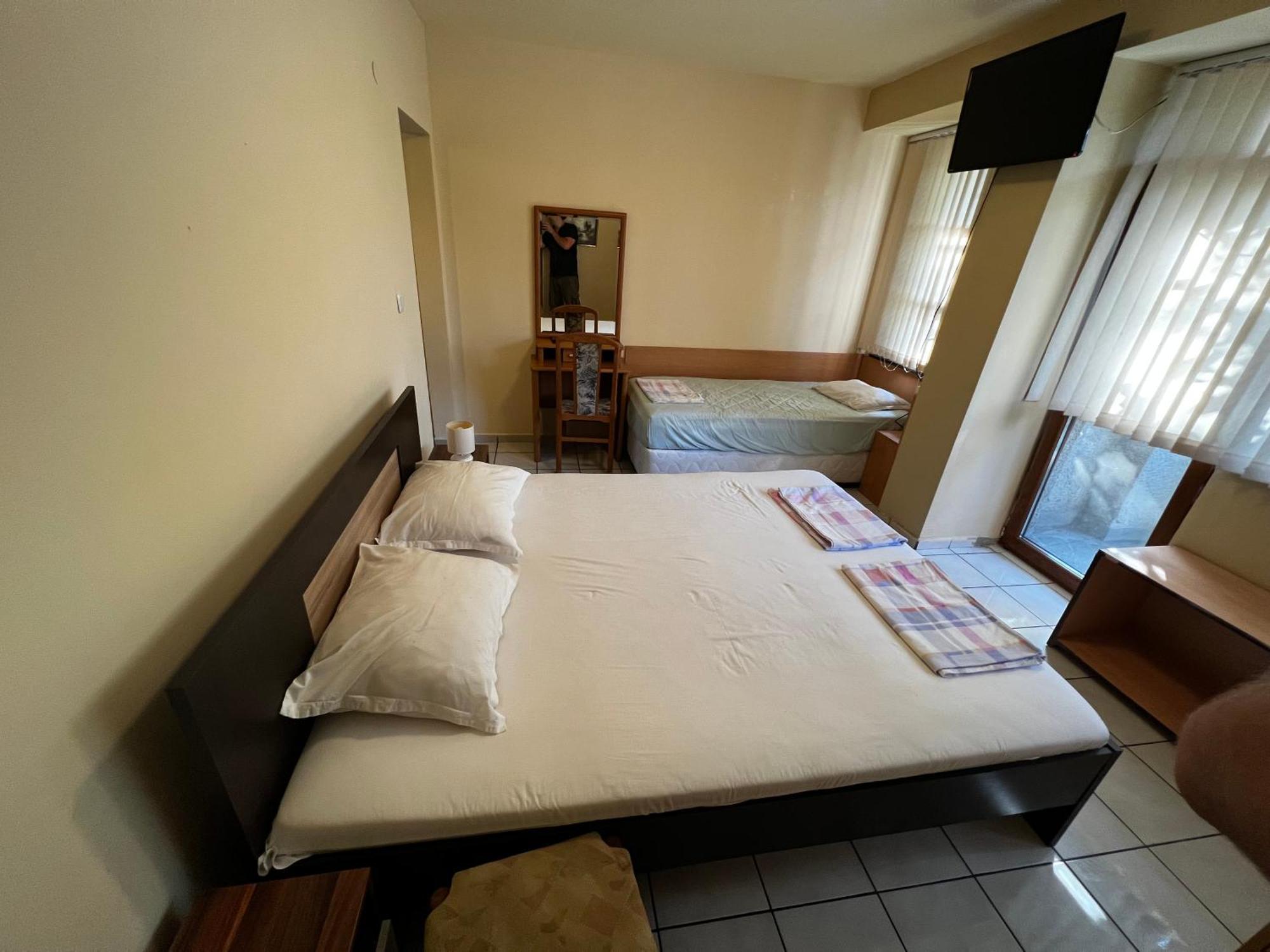 Dvete Brezi Hotel Бургас Екстериор снимка