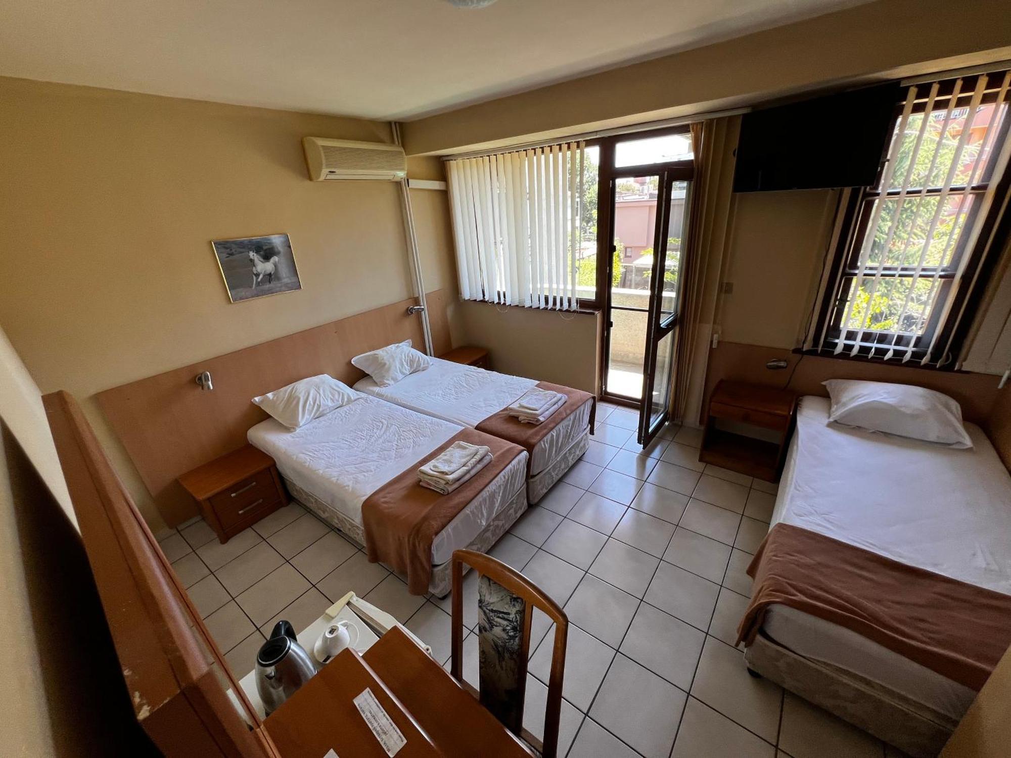 Dvete Brezi Hotel Бургас Екстериор снимка