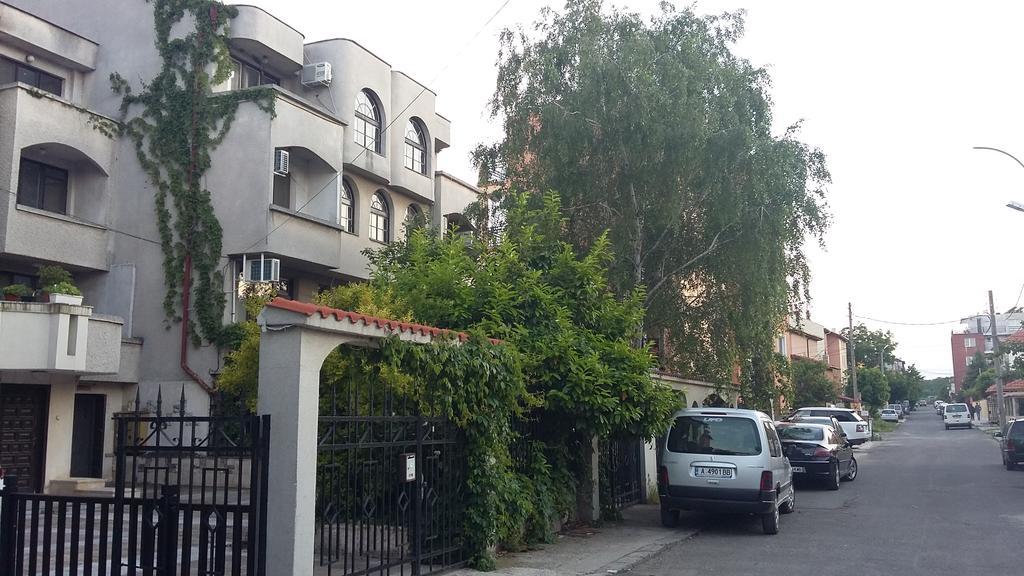 Dvete Brezi Hotel Бургас Екстериор снимка