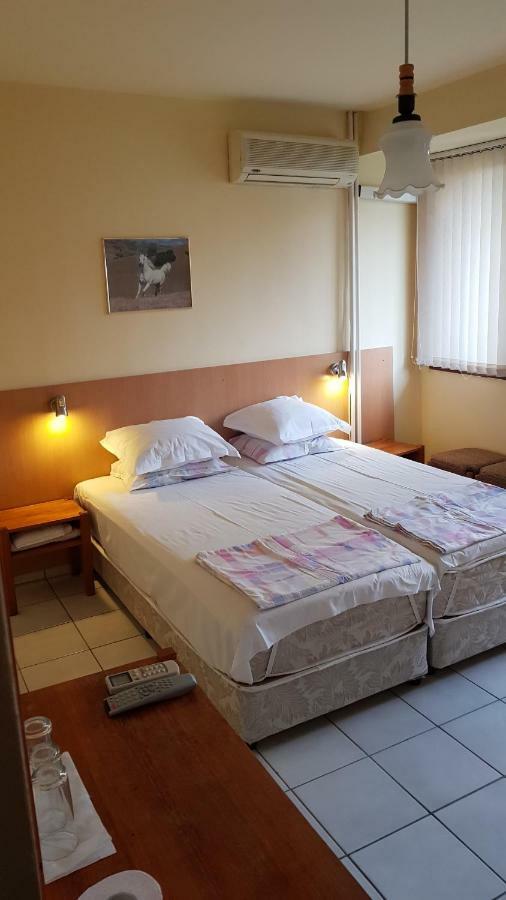 Dvete Brezi Hotel Бургас Екстериор снимка